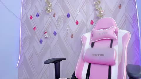 Alana Flores online show from 12/13/24, 03:32