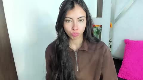 Snapshot of alanahott_ chatting on 02/10/26, 04:05 Alana hot online show from 02/10/26, 04:05