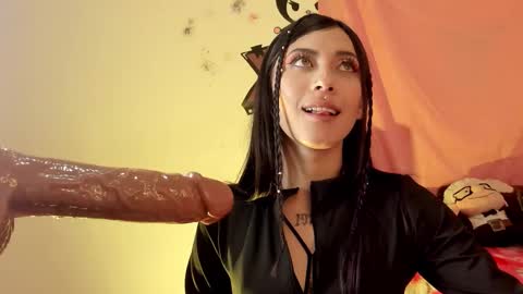 Snapshot of alanalois_ chatting on 11/12/25, 04:35 ALANA Please follow me online show from 11/12/25, 04:35