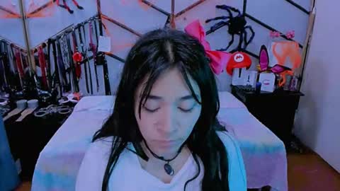 Snapshot of alanaluke chatting on 10/31/25, 12:33 Alana online show from 10/31/25, 12:33