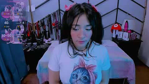 Snapshot of alanaluke chatting on 11/19/25, 07:47 Alana online show from 11/19/25, 07:47