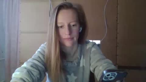 Elisa online show from 03/03/25, 11:44