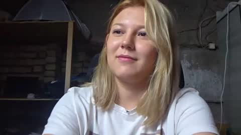 Julie online show from 08/08/26, 08:49