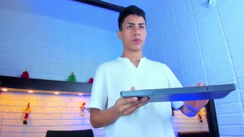 alannaughty_ online show from 12/04/24, 09:13