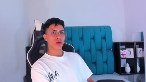 alannaughty_ online show from 02/09/25, 04:25