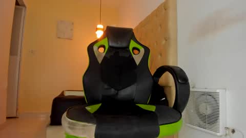 alantrickz365 online show from 10/22/25, 02:01