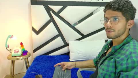 Snapshot of alanvilla_lobo chatting on 10/24/25, 07:43 alanvilla_lobo online show from 10/24/25, 07:43