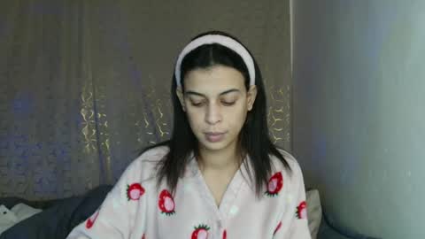 Snapshot of alaouirim25 chatting on 01/06/26, 10:45 AllylicArabis online show from 01/06/26, 10:45