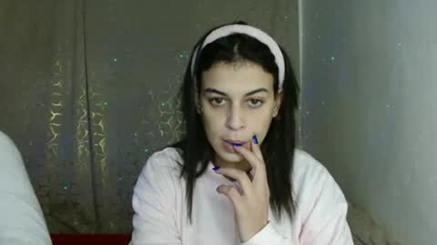 Snapshot of alaouirim25 chatting on 01/12/26, 12:49 AllylicArabis online show from 01/12/26, 12:49