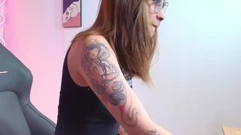 Snapshot of alaska_tay1 chatting on 10/30/25, 10:10 alaska_tay1 online show from 10/30/25, 10:10