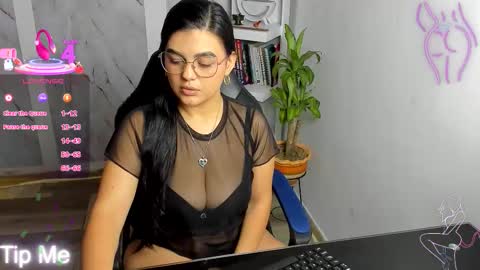 Snapshot of alayasmile chatting on 10/27/25, 03:21 Alaya online show from 10/27/25, 03:21