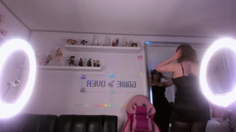 albaandthayron online show from 12/18/24, 12:07