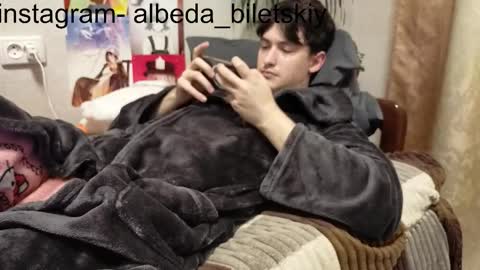 Snapshot of albeda22 chatting on 10/16/25, 12:33 Albedo online show from 10/16/25, 12:33