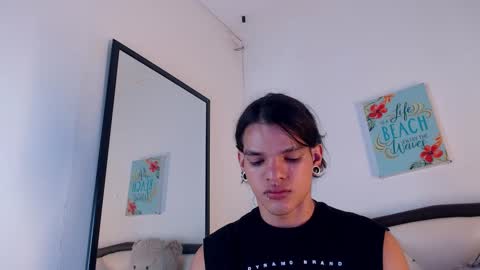 Snapshot of albertbernal69 chatting on 11/24/25, 02:55 Albert online show from 11/24/25, 02:55