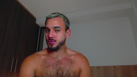 Snapshot of ale_one chatting on 03/02/25, 05:54 Ale bear online show from 03/02/25, 05:54