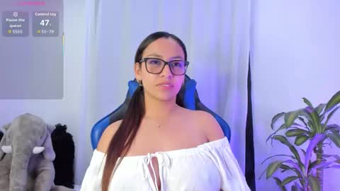 aleaa  online show from 10/17/25, 03:42