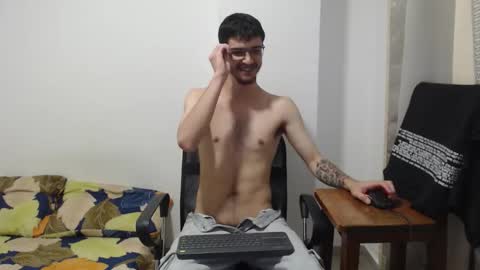 Snapshot of aleex_miller chatting on 10/28/25, 10:52 aleex_miller online show from 10/28/25, 10:52