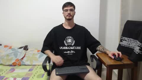 Snapshot of aleex_miller chatting on 11/16/25, 02:06 aleex_miller online show from 11/16/25, 02:06