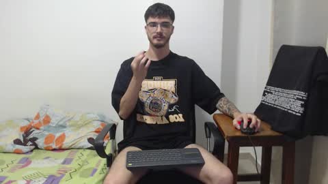 Snapshot of aleex_miller chatting on 11/19/25, 01:05 aleex_miller online show from 11/19/25, 01:05