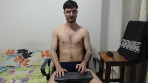 Snapshot of aleex_miller chatting on 11/21/25, 01:04 aleex_miller online show from 11/21/25, 01:04