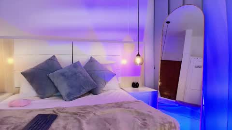 Snapshot of alehia_cute chatting on 11/06/25, 01:17 Alehia Cute online show from 11/06/25, 01:17