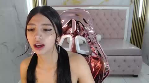 Snapshot of alehp_rose_s chatting on 11/11/25, 01:11 Ale online show from 11/11/25, 01:11