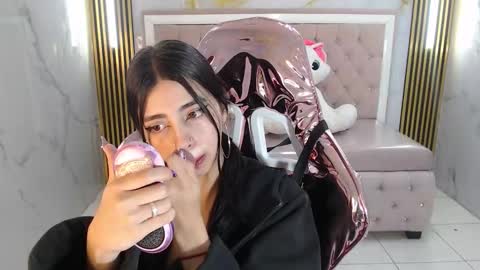 Snapshot of alehp_rose_s chatting on 12/16/25, 01:05 Ale online show from 12/16/25, 01:05