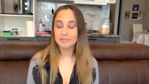Emily online show from 09/11/25, 02:50