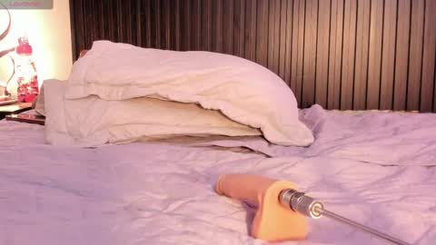 aleja__slav3 online show from 03/04/25, 09:18