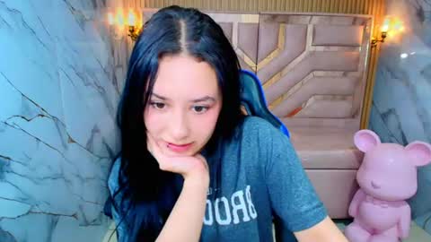 Snapshot of aleja_r_ chatting on 06/12/26, 08:19 Aleja online show from 06/12/26, 08:19