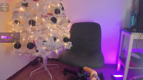 Snapshot of aleja_rossi chatting on 12/21/24, 07:38 Aleja online show from 12/21/24, 07:38