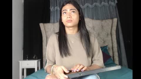 Alejandra online show from 07/23/26, 12:03