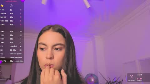Alejandra online show from 06/08/26, 11:10
