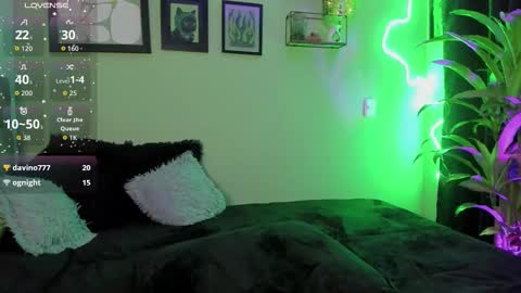 Snapshot of alejaaqueen_ chatting on 10/03/25, 11:57 Aleja Queen online show from 10/03/25, 11:57