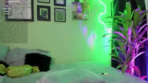 Snapshot of alejaaqueen_ chatting on 10/15/25, 11:38 Aleja Queen online show from 10/15/25, 11:38