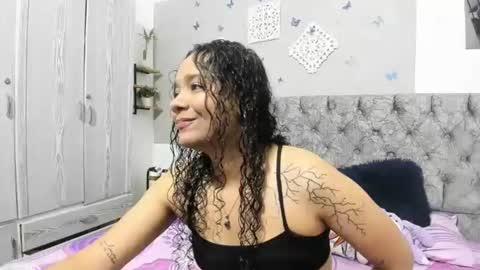 alejandra_evanss online show from 02/21/25, 03:01