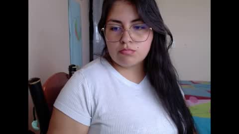 Snapshot of alejandraa_33 chatting on 06/11/26, 06:06 Alejandra online show from 06/11/26, 06:06
