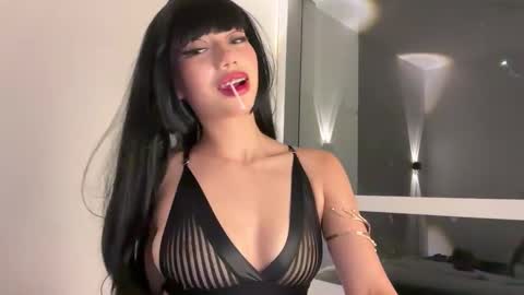 Snapshot of alejandraalvarezxo chatting on 10/27/25, 07:56 alejandraalvarezxo online show from 10/27/25, 07:56