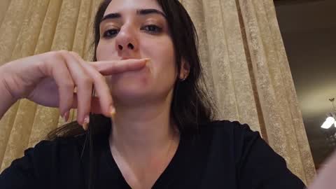 alejandradelaney online show from 01/01/25, 03:14