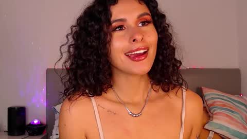 Snapshot of alejandraray chatting on 12/02/25, 02:17 Danna Ray online show from 12/02/25, 02:17