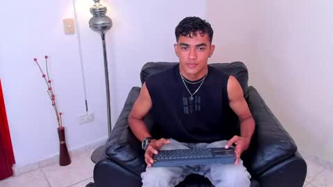 Snapshot of alejandro_williams chatting on 05/25/26, 08:37 Alejandro williams online show from 05/25/26, 08:37