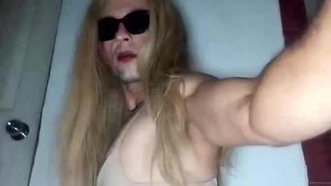 alejandrochao84 online show from 10/28/25, 11:25