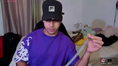 Snapshot of alejandrojf_00 chatting on 10/25/25, 04:35 Daiki jack online show from 10/25/25, 04:35