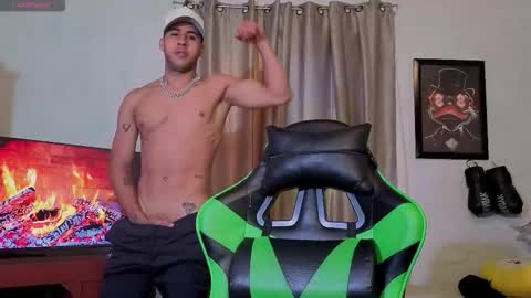 Snapshot of alejandrojf_00 chatting on 11/15/25, 02:57 Daiki jack online show from 11/15/25, 02:57