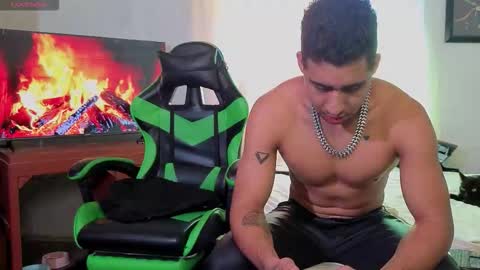 Snapshot of alejandrojf_00 chatting on 11/21/25, 02:16 Daiki jack online show from 11/21/25, 02:16