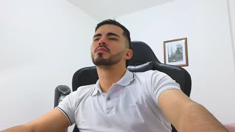 alejandroo_7 online show from 01/04/25, 10:45