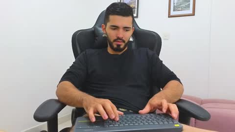alejandroo_7 online show from 02/06/25, 07:29