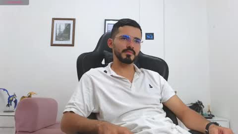 alejandroo_7 online show from 10/22/25, 07:24