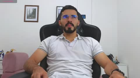 alejandroo_7 online show from 10/23/25, 07:45