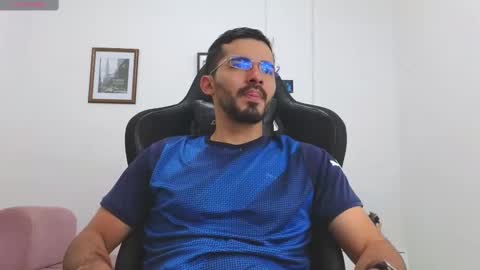 alejandroo_7 online show from 10/30/25, 07:47